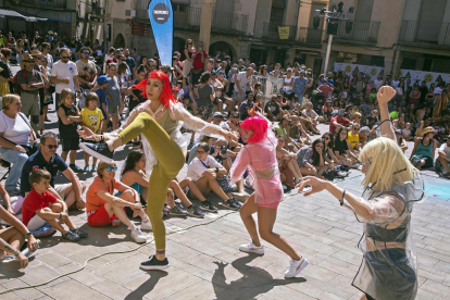 La plaça Major, a vessar d’espectadors ahir a la tarda.