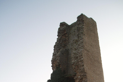 Las ruinas de la torre de Peracamps, en el municipio de Llobera.
