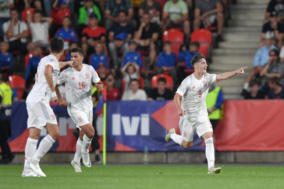 Gavi celebra el gol que suponía el momentáneo 1-1 en Praga.