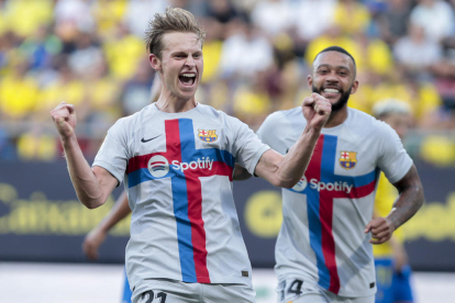 De Jong celebra con euforia el gol que abrió el marcador en Cádiz.