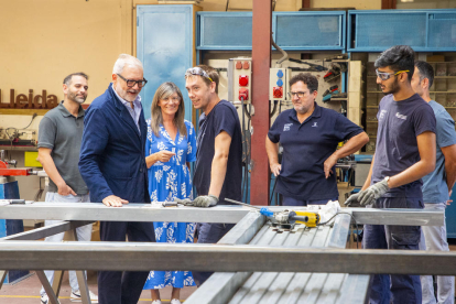 Visita de l’alcalde - Després de la trobada d’ahir amb els joves, Larrosa va manifestar sentir-se “satisfet” amb el desenvolupament d’un “projecte històric que genera riquesa i diversitat a la ciutat”.