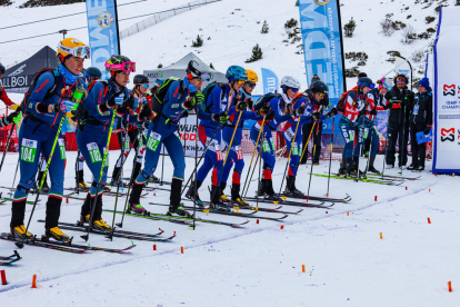 Momento previo de la salida de la carrera femenina.