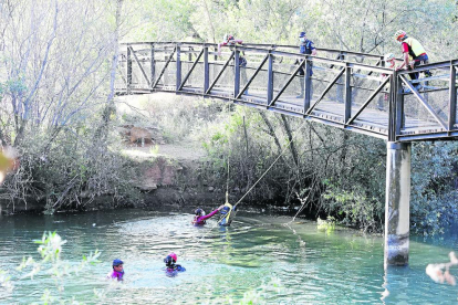 Imagen de archivo de un operativo de búsqueda de un menor desaparecido el pasado verano en la Mitjana de Lleida. 