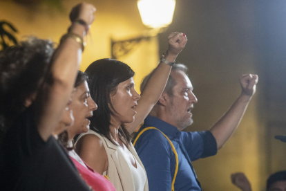 La diputada y vicesecretaria de Esquerra, Marta Vilalta, abucheada anoche mientras participa en el acto independentista de inicio de la Diada en el Fossar de les Moreres.