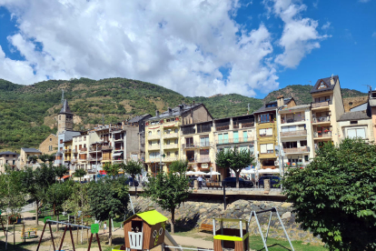 La capital del Pallars Sobirá también padece la falta de vivienda social y de alquiler.