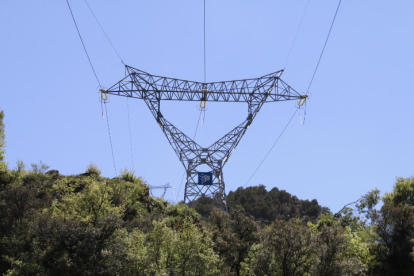 Una línia d’alta tensió de Red Eléctrica al Pallars.