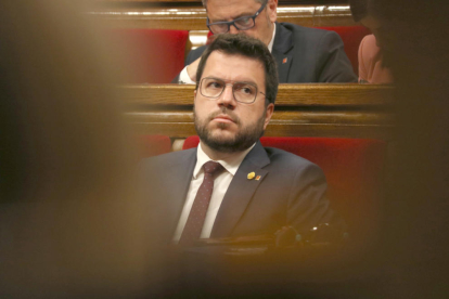 El president del Govern, Pere Aragonès, durant el ple del Parlament.