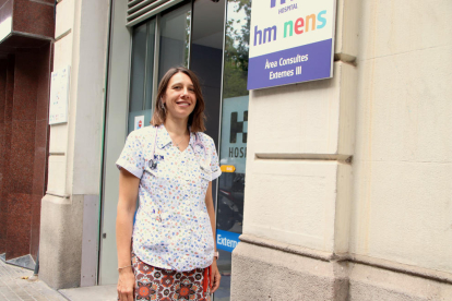 La doctora Violeta Bitterman a las puertas del hospital HM Nens.