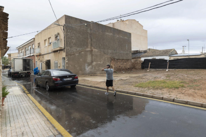 Solar del carrer San Antonio de la pedania murciana de Lobosillo on ahir a la nit va morir un nen de 9 anys en caure d'un toro mecànic instal·lat a l'esmentat solar.