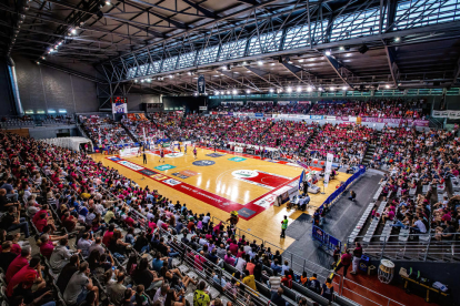 El Barris Nord volvió a presentar una gran imagen y rozó los 5.000 espectadores.