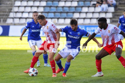 El Lleida Esportiu suma un punto meritorio después de jugar casi todo el partido con un jugador menos