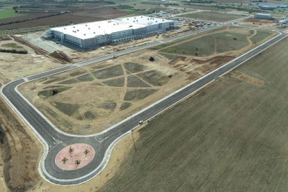 Vista aèria del Logis Empordà amb Amazon al fons.