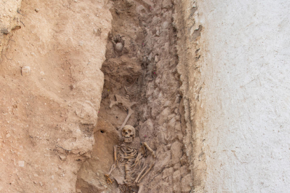 El equipo de investigadores ha trabajado durante un mes en las excavaciones del cementerio de Bovera.