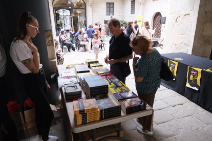 Els visitants van poder adquirir els llibres dels autors presents.