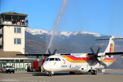 El bateig al primer vol regular entre l'aeroport Andorra-La Seu i Madrid el 17 de desembre del 2021.