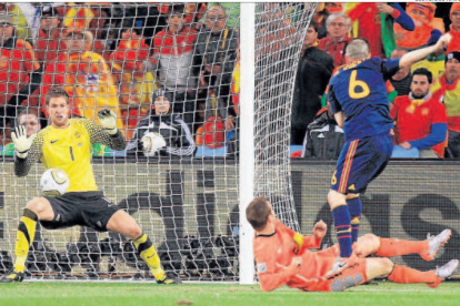 Un dels gols més recordats dels campionats recents: el d'Iniesta davant del neerlandès Stekelenburg, un gol que va valer un Mundial per a Espanya el 2010.
