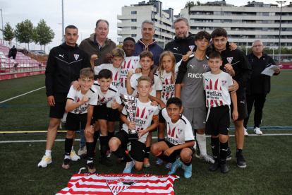 Foto del equipo del Atlètic Segre, que quedó subcampeón en categoría alevín al caer por|para 3-2 a la final ante el Barça.