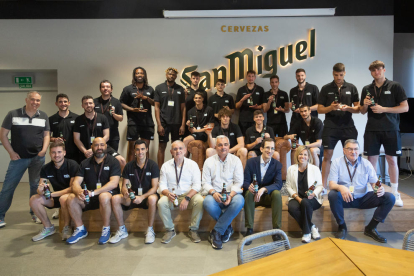 Visita cervesera de la plantilla - Els components de l’ICG Força Lleida i de la seua junta directiva van visitar dimarts passat les instal·lacions de San Miguel, una de les empreses patrocinadores del club, on van poder veure tot el procés de  ...