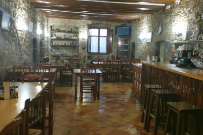 El interior del restaurante del santuario de Pinós.