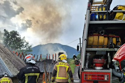 Actuació dels Pompièrs i els bombers francesos divendres.