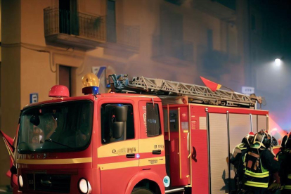 Imatge d'un camió de bombers creada per IA