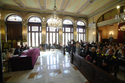 Unas 50 personas fueron ayer a la presentación del archivo web en la sala de sesiones de la Paeria.