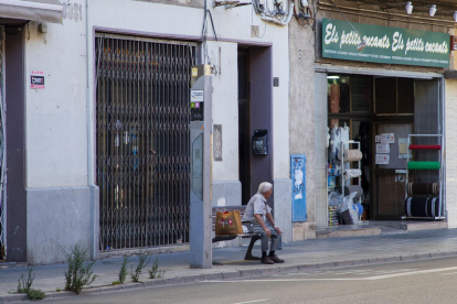 Mejora del transporte público. Muchas paradas de bus de la zona vieja de Balàfia están degradadas y carecen de bancos y marquesinas. Su asociación de vecinos reclama acondicionarlas todas para hacerlas más cómodas. 