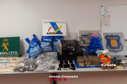 Los Mossos detienen una pareja que enviaba droga escondida en cajas de juguetes hacia el norte de Europa