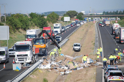 Van multar 14 conductors a les cues d’aquest accident a l’A-2.