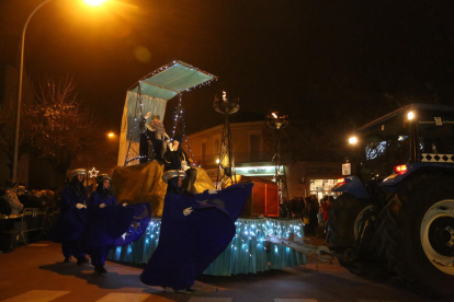 Una de las carrozas de la cabalgata del jueves de Alcarràs.