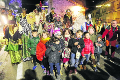 Una de las carrozas de la cabalgata del jueves de Alcarràs.