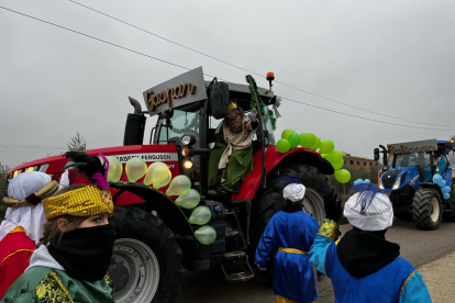 Una de las carrozas de la cabalgata del jueves de Alcarràs.