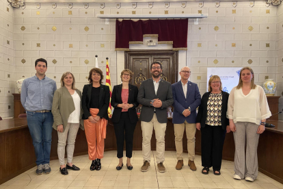 Meritxell Serret, amb l’alcalde Francesc Viaplana en la visita d’ahir a l’ajuntament de la Seu.