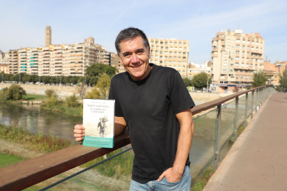 Martí Gironell, ayer en Lleida unas horas antes de presentar su nueva novela en la irreductible.