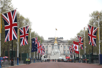 Fotos de Carlos III, coronas y tiendas de campaña transforman Londres