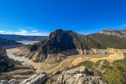 El pantà de Canelles, aigües amunt de la Pertusa, a Àger. Al Pont de Montanyana, ahir registrava un cabal de 0,28 m3/sg.