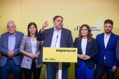 Oriol Junqueras, dijous passat al costat de Marta Vilalta i Laura Vilagrà.