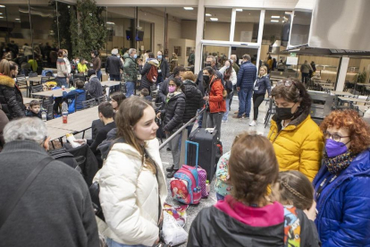 L'arribada el març del 2022 dels primers refugiats ucraïnesos a guissona, on van ser atesos per voluntaris.