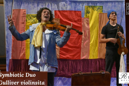 Symbolic Duo representó su ‘Un Gulliver violinista’ el pasado domingo en el festival.