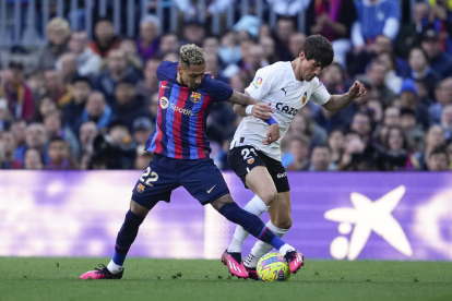 El Barcelona en venç amb un menys durant 30 minuts