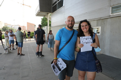 Ahir a la tarda es van formar cues davant les taquilles de l’Espai Fruita-Barris Nord per aconseguir entrades per al decisiu cinquè partit de demà.