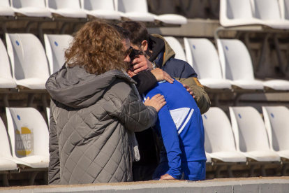 Agüero, llorando con sus familiares tras el partido
