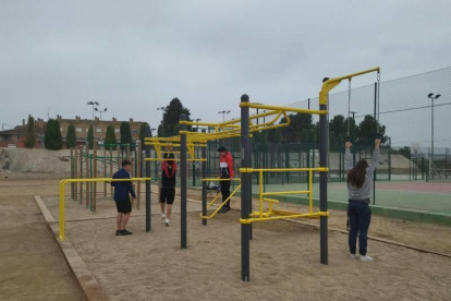 Rosselló amplia la zona esportiva amb un nou aparell de 'workout'