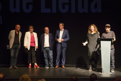 Pueyo, Garriga, Iceta y Talarn con los directores de la Fira de Titelles, Elisabet Vallvé y Oriol Ferre.