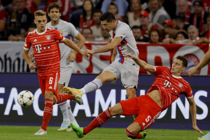 Lewandowski se topó un par de veces con Neuer.