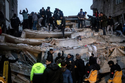 Un dels edificis afectats pel terratrèmol de Turquia.
