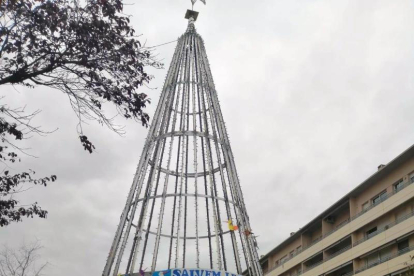 Les pancartes que van penjar a l’arbre de Nadal de Pardinyes.