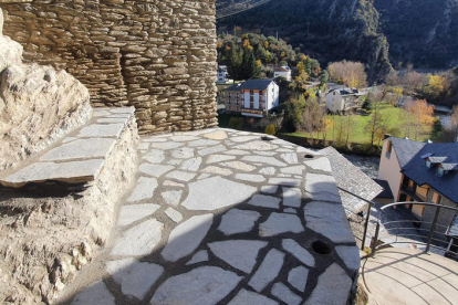 El nou mirador de Llavorsí, a la zona del Camí de la Roca amb vistes a la Noguera Pallaresa.