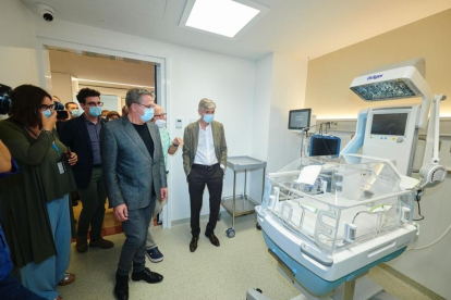El conseller de Salut, Josep Maria Argimon, ha inaugurat aquest dimecres la nova UCI Neonatal de l'Hospital Universitari Arnau de Vilanova de Lleida.