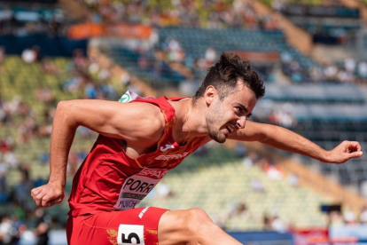 Aleix Porras, ayer durante la prueba de los 400 metros vallas en el Europeo de Múnich.